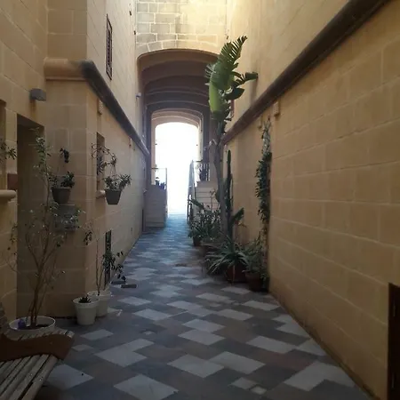 Poolside Luxury With Patio 11a4s * Mġarr