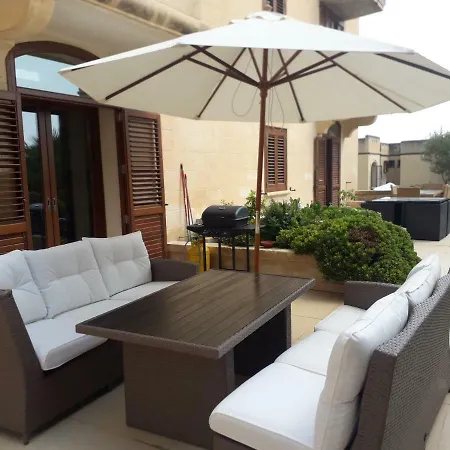 Poolside Luxury With Patio 11a4s Apartament Mgarr