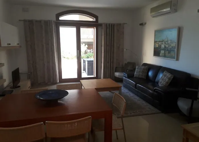 Poolside Luxury With Patio 11a4s Appartement Mgarr