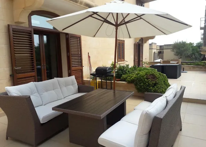 Poolside Luxury With Patio 11a4s Апартаменты Mgarr